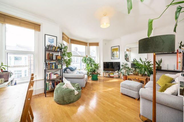 2 bed property, in Burrows Road, £600,000