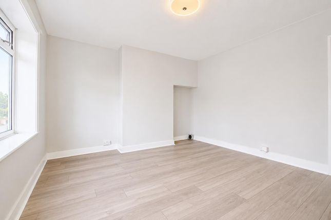 3 bed property, in Kenilworth Drive, £400,000
