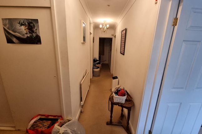 2 bed property, in Forest Oak Close, £195,000