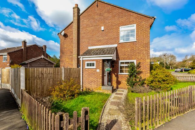 2 bed property, in Hall Close, £210,000