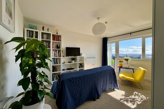 3 bed property, in Jason Street, £36,000