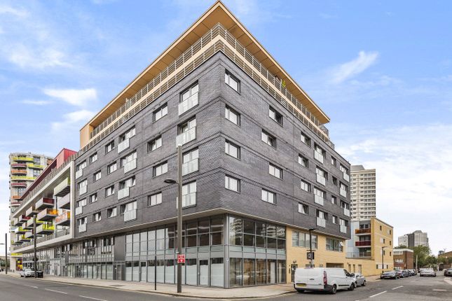 1 bed property, in Biggerstaff Road, £270,000
