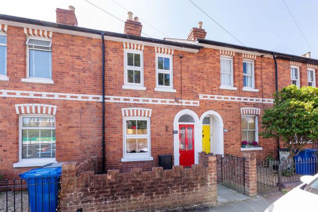 2 bed property, in Belmont Road, £500,000