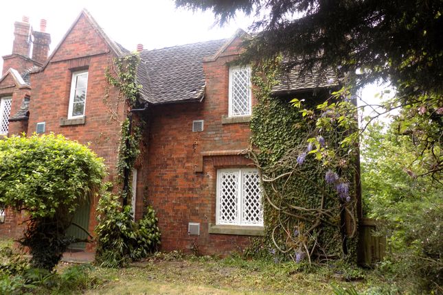 3 bed property, in Aston Lane, £275,000