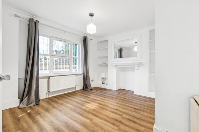 1 bed property, in Harwood Road, £475,000