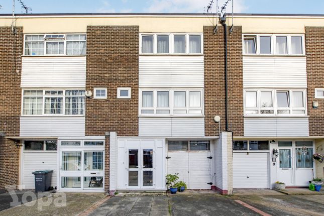 3 bed property, in Fountain Walk, £350,000