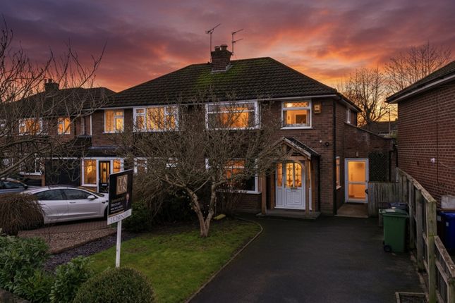 4 bed property, in Meadway, £475,000