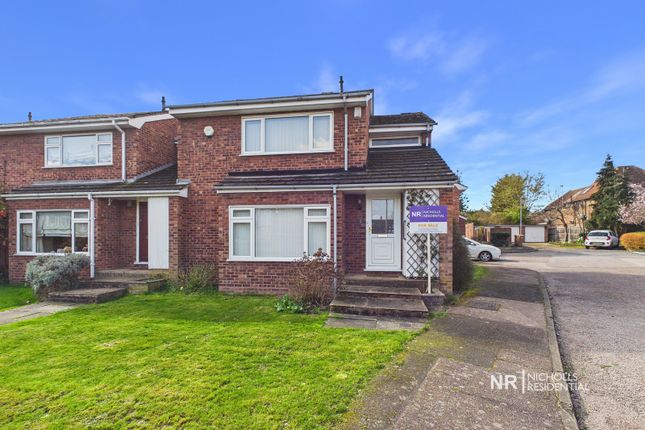 3 bed property, in Fairlight Close, £640,000