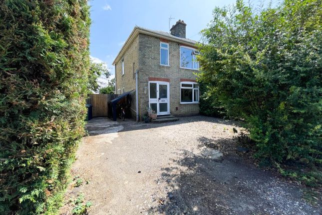 3 bed property, in Stonehill Road, £550,000