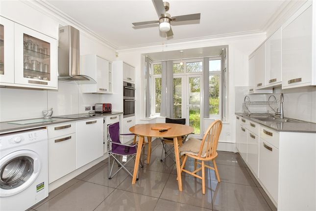6 bed property, in Maidstone Road, £650,000