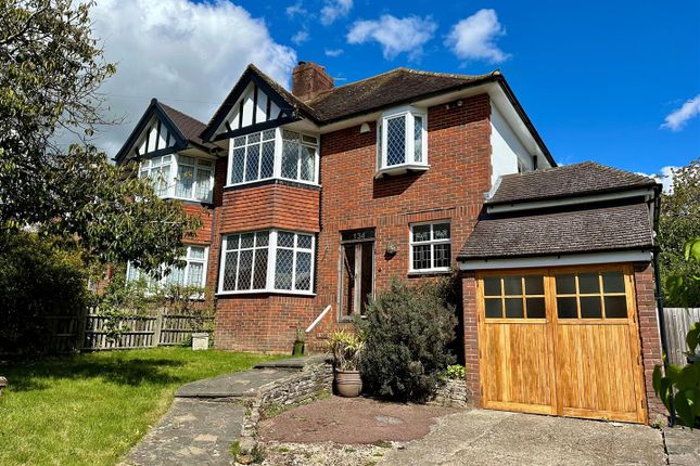 3 bed property, in Valley Drive, £765,000