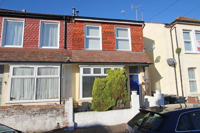 3 bed property, in Winchcombe Road, £200,000