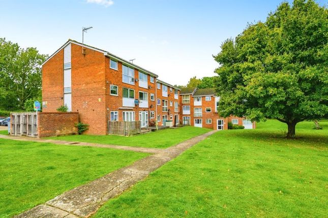 1 bed property, in Nightingale Walk, £199,950