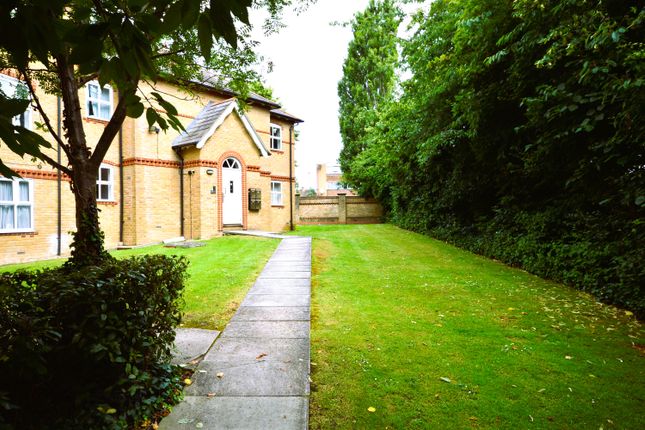 1 bed property, in Chamberlayne Avenue, £270,000