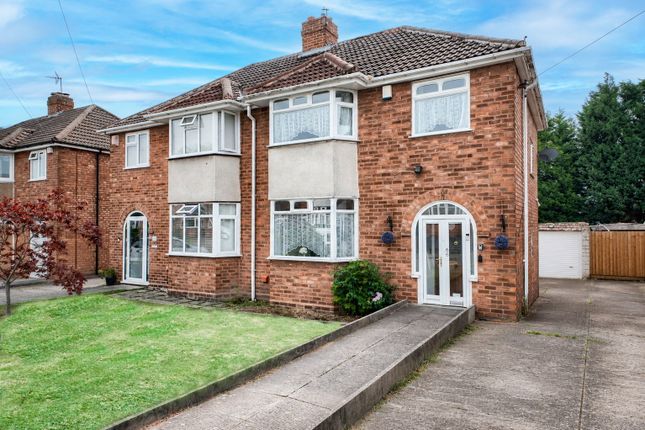 3 bed property, in Springfield Crescent, £290,000