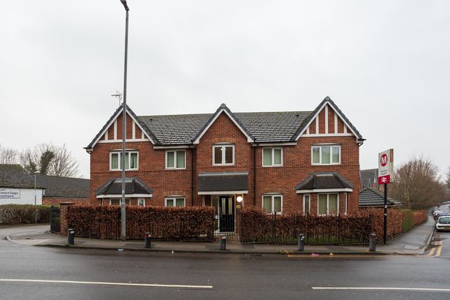 2 bed property, in Castle Mews, £83,000