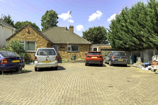3 bed property, in Wraysbury, £550,000