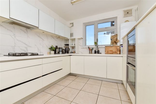 3 bed property, in High Street, £230,000