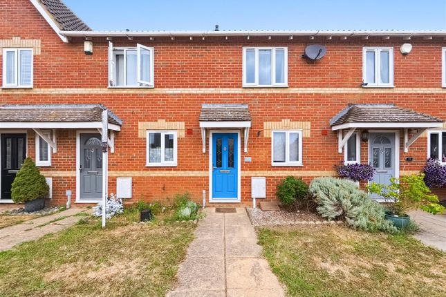 2 bed property, in Honeysuckle Way, £250,000