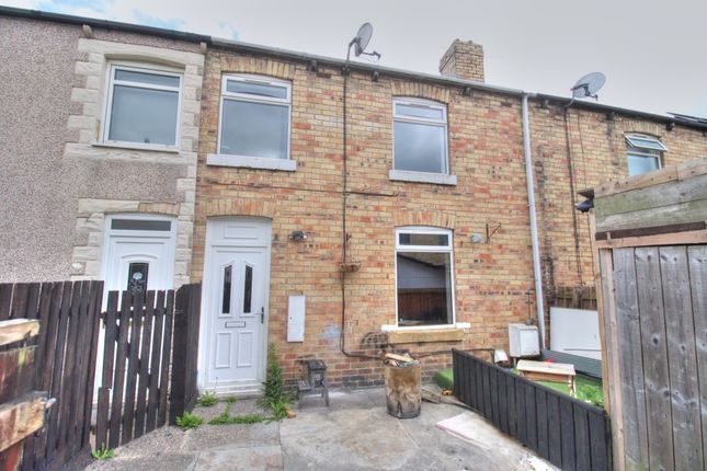 2 bed property, in Chestnut Street, £70,000