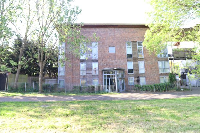 2 bed property, in Martlesham Walk, £250,000