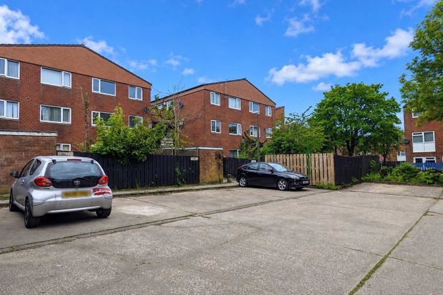2 bed property, in Whitburn, £85,000
