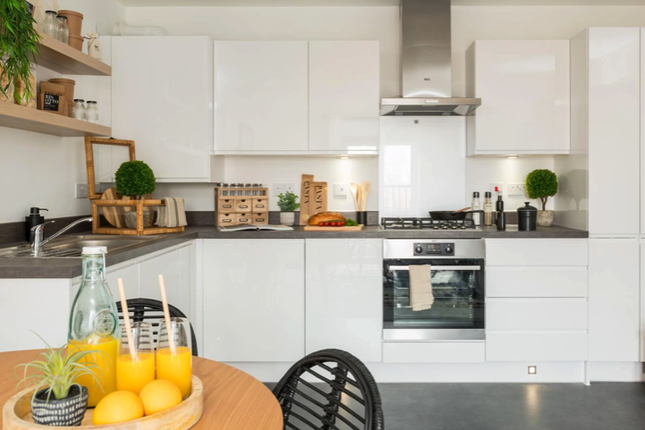 2 bed property, in Great Crosshall Street, £230,000