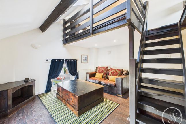 1 bed property, in Cliff Court, £105,000