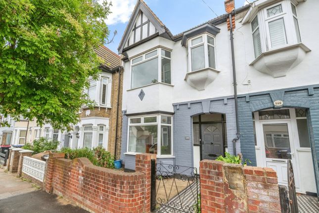 3 bed property, in Westcliff Park Drive, £290,000