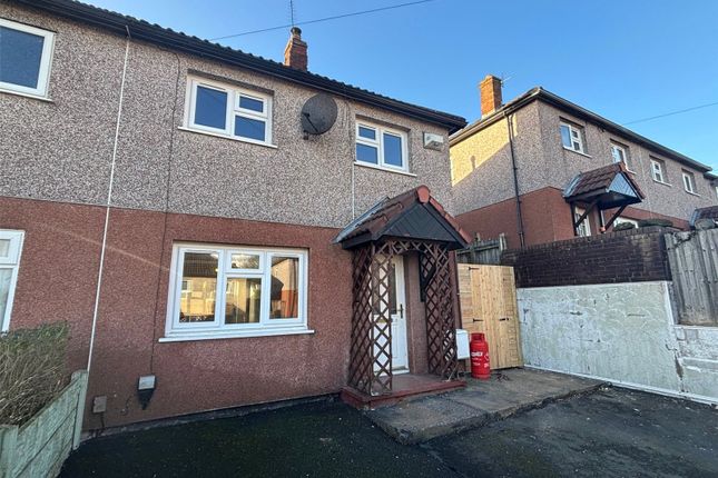 2 bed property, in Worcester Road, £100,000