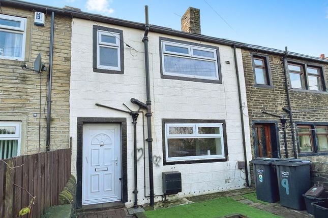 2 bed property, in Cross Lane, £100,000