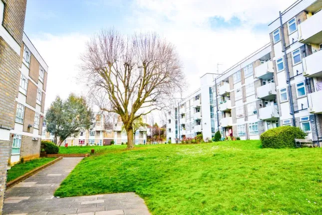 3 bed property, in Hermitage Lane, £470,000