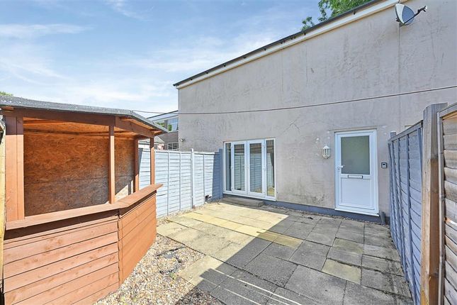 2 bed property, in Higham Mead, £185,000