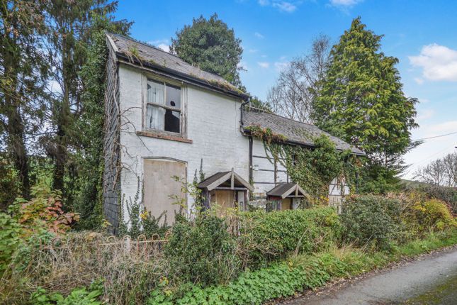 2 bed property, in Cyfronydd, £80,000