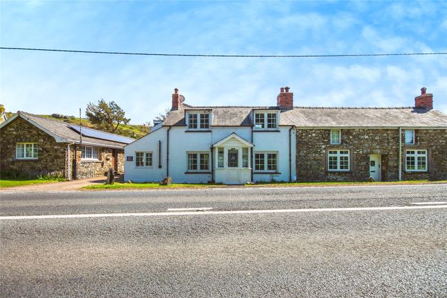 6 bed property, in Dinas Cross, £530,000