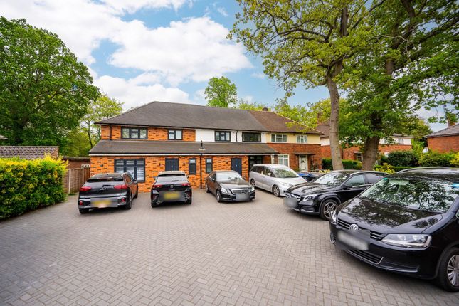 5 bed property, in Albert Drive, £725,000
