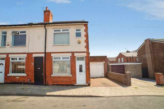 2 bed property, in Bath Street, £130,000