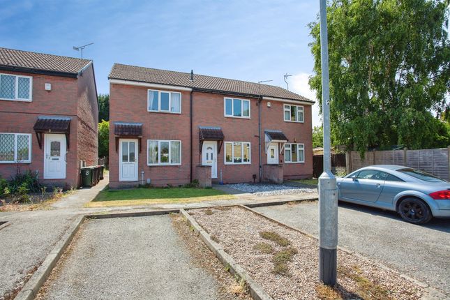 2 bed property, in Sunnyside Close, £160,000