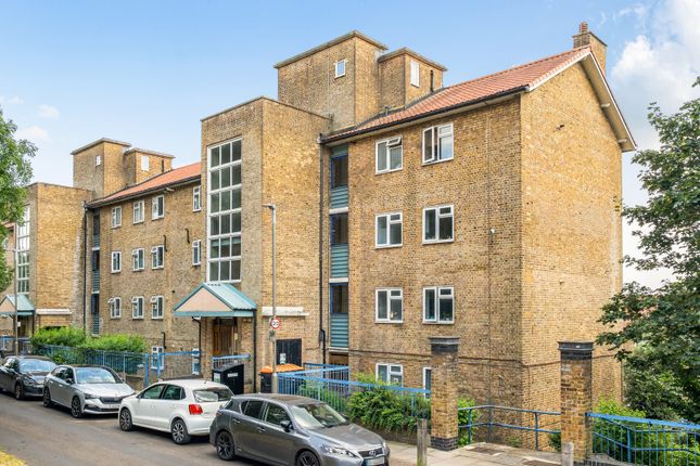 2 bed property, in Glen Albyn Road, £350,000