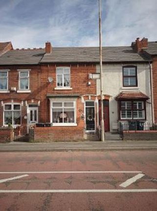 2 bed property, in Sedgley Road, £150,000