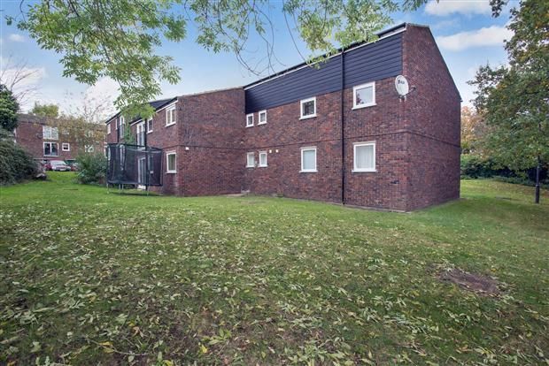 2 bed property, in Warren Bank, £165,000