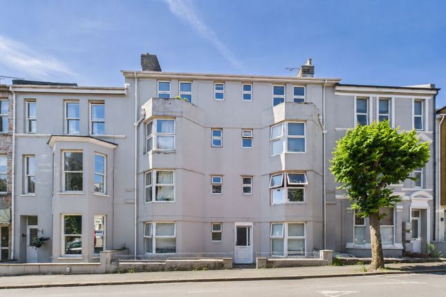 1 bed property, in Pier Street, £130,000