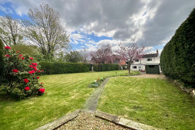 3 bed property, in Ash Bank Road, £385,000