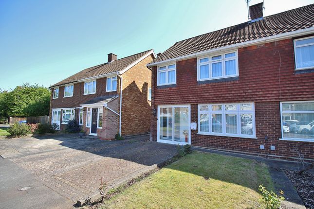 3 bed property, in Lynton Close, £575,000
