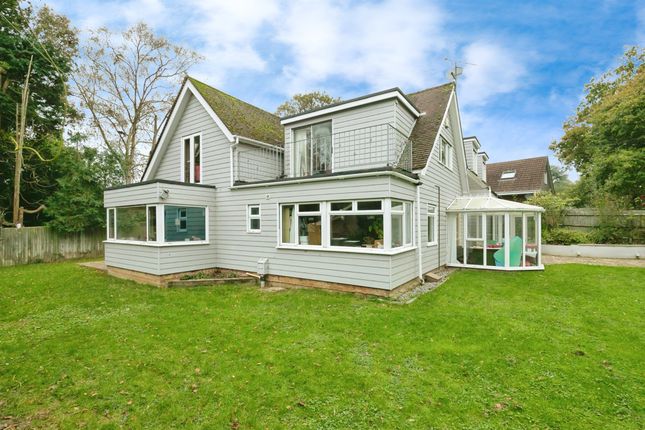 6 bed property, in Briar Close, £450,000