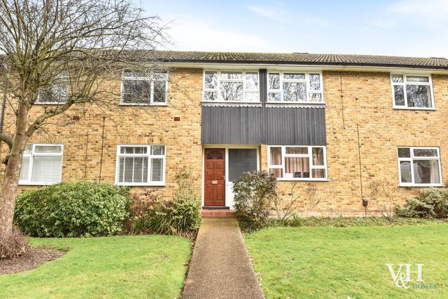 2 bed property, in Woodfield Lane, £360,000