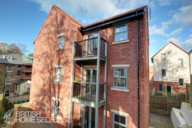 2 bed property, in Spa Well Court, £200,000