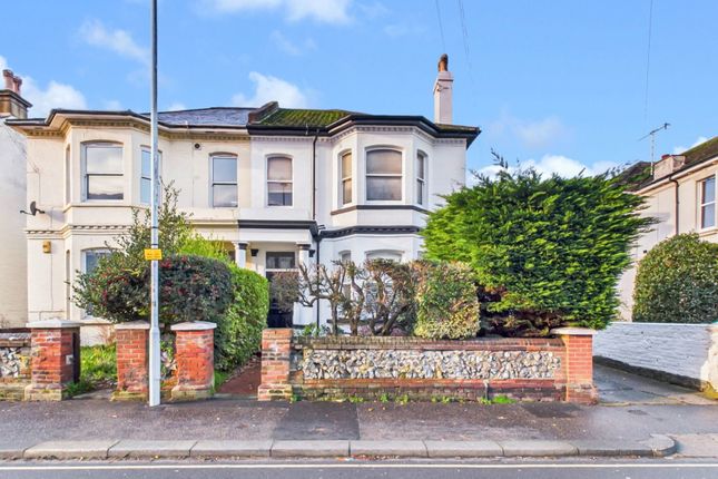 5 bed property, in Christchurch Road, £650,000