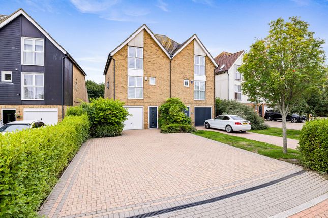 3 bed property, in Paxton Avenue, £425,000