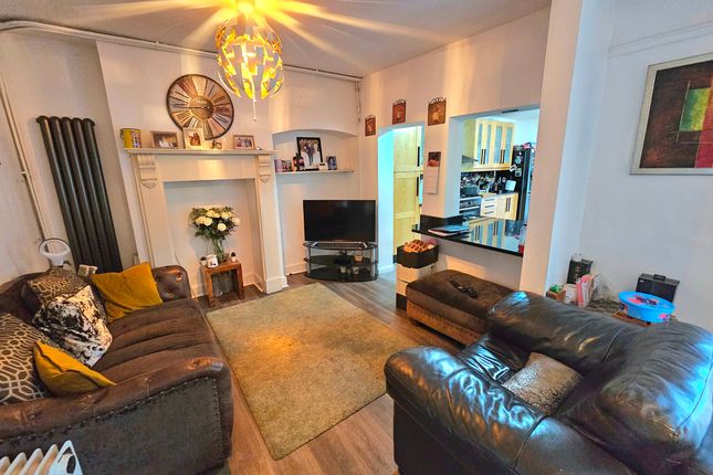 3 bed property, in Wheelwright Road, £400,000